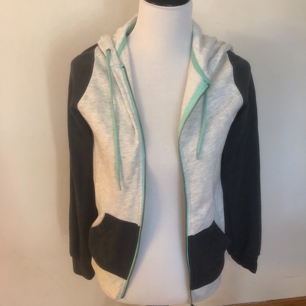 GREY AND GREEN ZIP-UP SWEATSHIRT